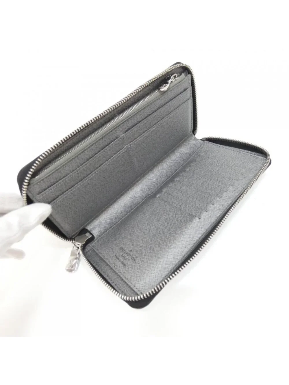 Louis Vuitton Taiga Llama Zippy Wallet Vertical